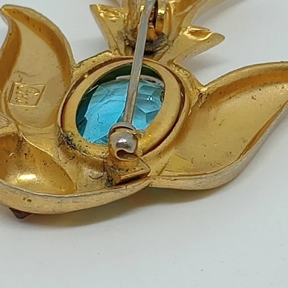 * vintage Coro Pegasus signed blue stone gold tone bird pin brooch - Picture 7 of 7